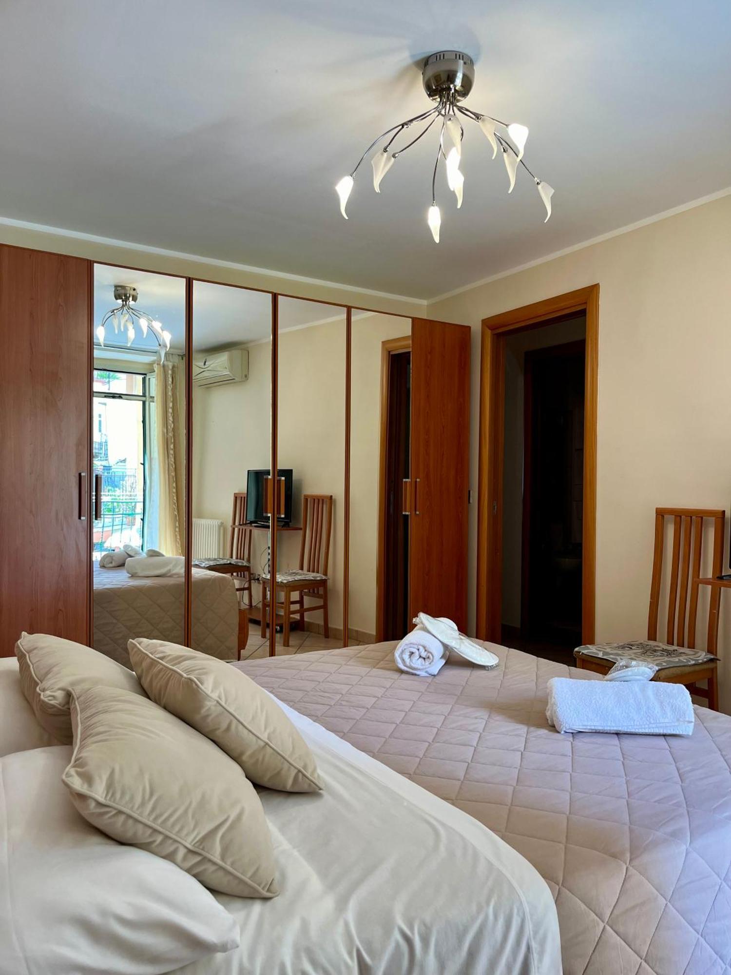 Il Siciliano Apartment 陶尔米纳 外观 照片