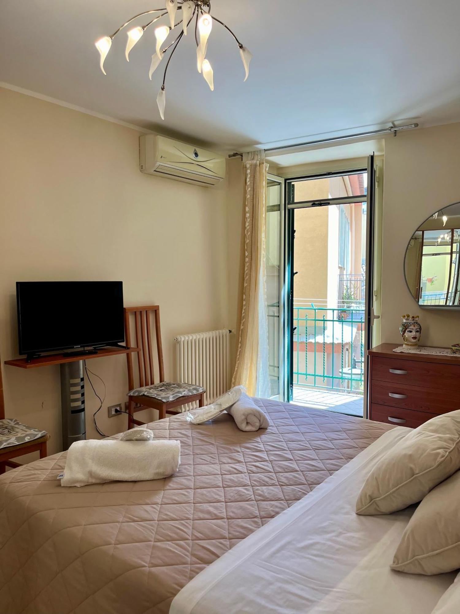 Il Siciliano Apartment 陶尔米纳 外观 照片